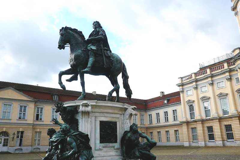 フリードリッヒ・ヴィルヘルム王の騎馬像